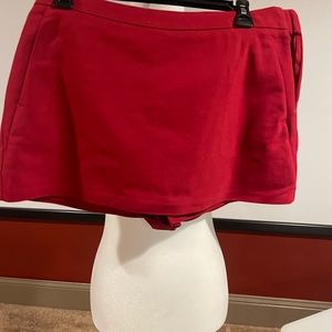 Zara large scarlet red skort pockets. Side zip